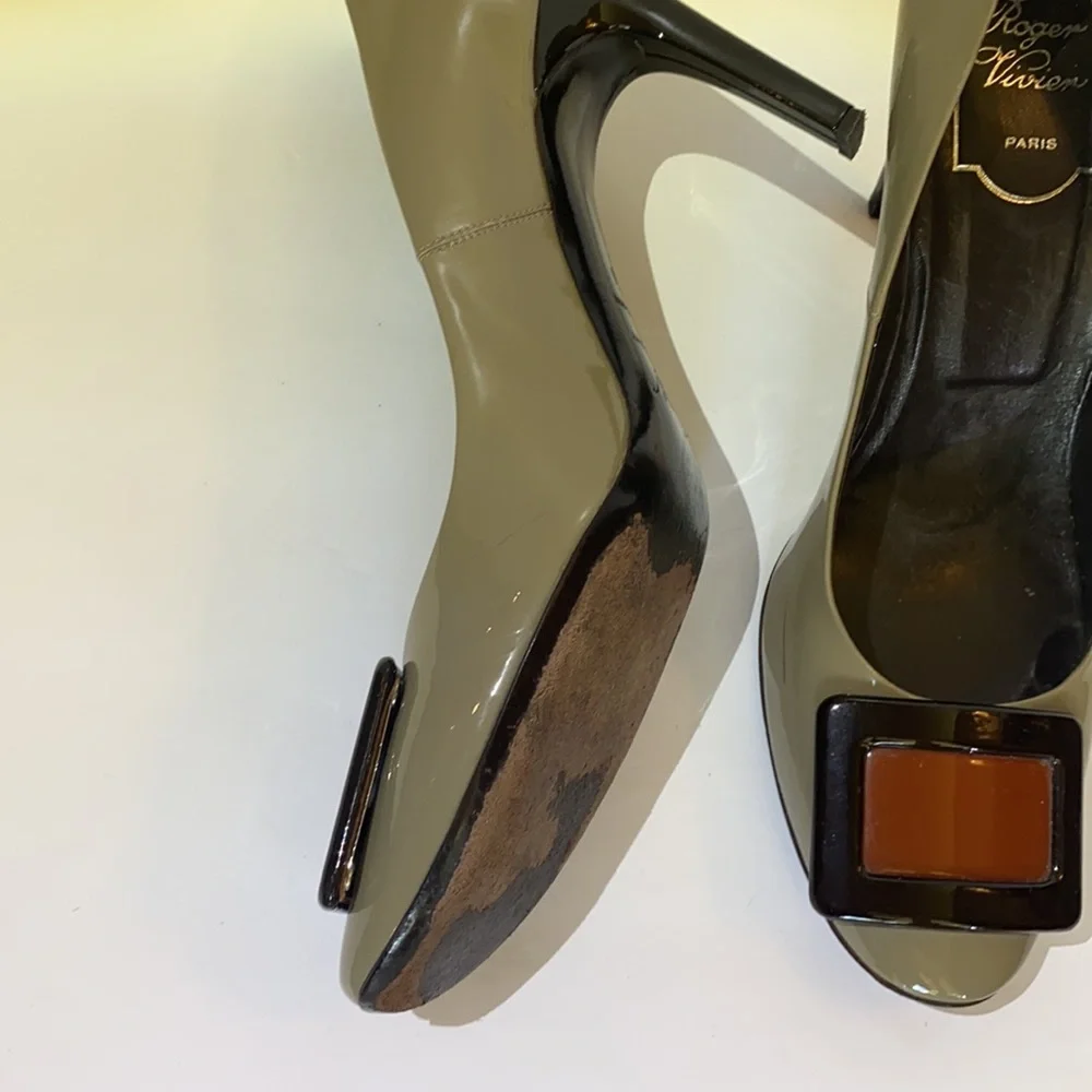 Roger Vivier Paris Round Buckle Toe Heels - Picture 3 of 8